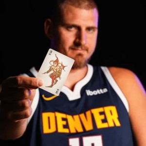 开云体育-约基奇十连胜期间场均25.2分14.4板12.7助1.3断，命中率55%